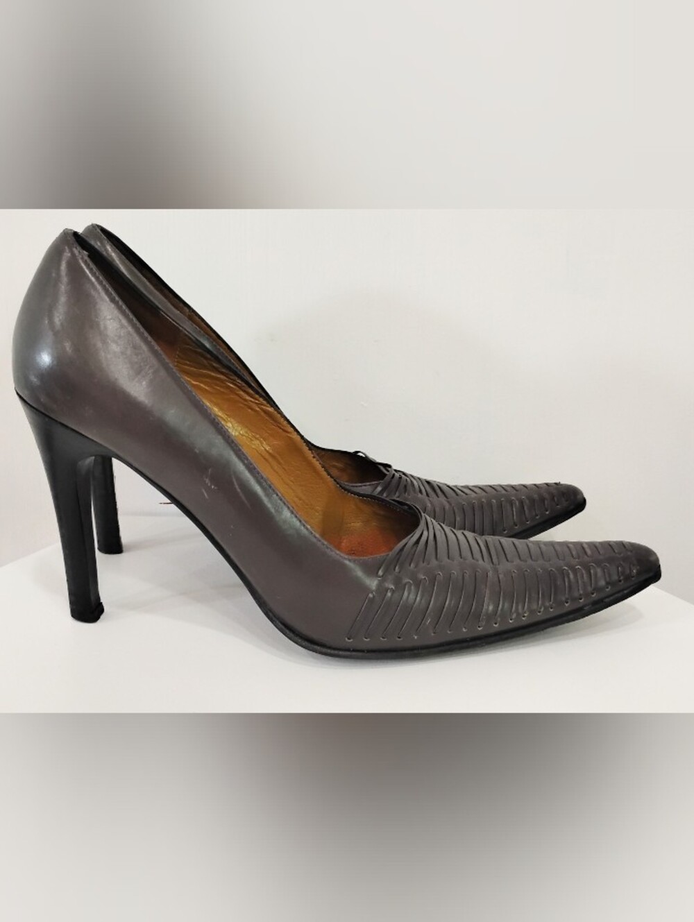 KENNETH COLE LEATHER HEELS - Picture 4 of 7